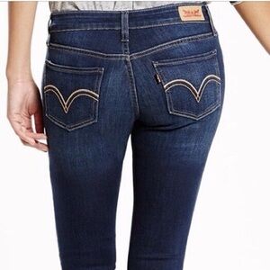 LEVI’S • 535 Super Skinny Ripped Knee Jeans W26